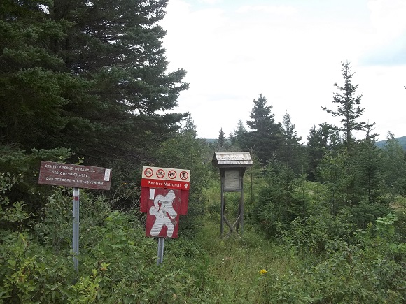 Début du sentier, Rang des Sept Lacs